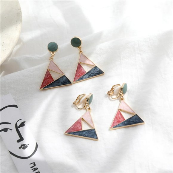 ♠️ NEW Gold Triangle Trendy Earrings - Picture 3 of 6